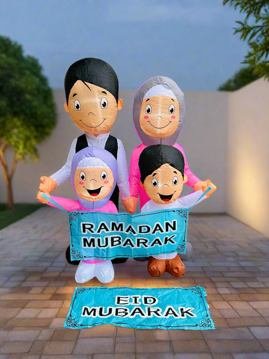 مجسم العائلة المسلمة مع لافتتين لرمضان والعيد قابلة للتبديل