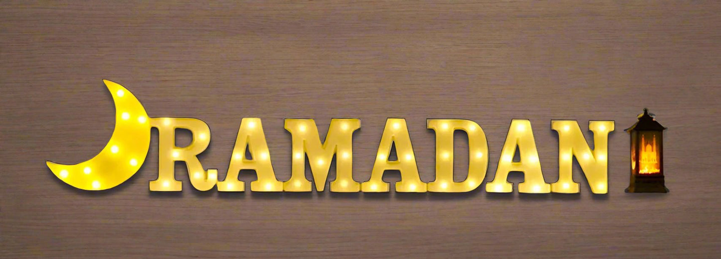 مجموعة الحروف المضيئة لرمضان مع هلال وفانوس