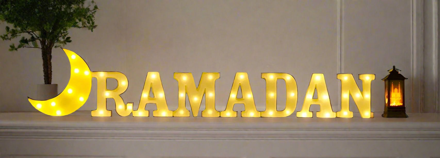 مجموعة الحروف المضيئة لرمضان مع هلال وفانوس