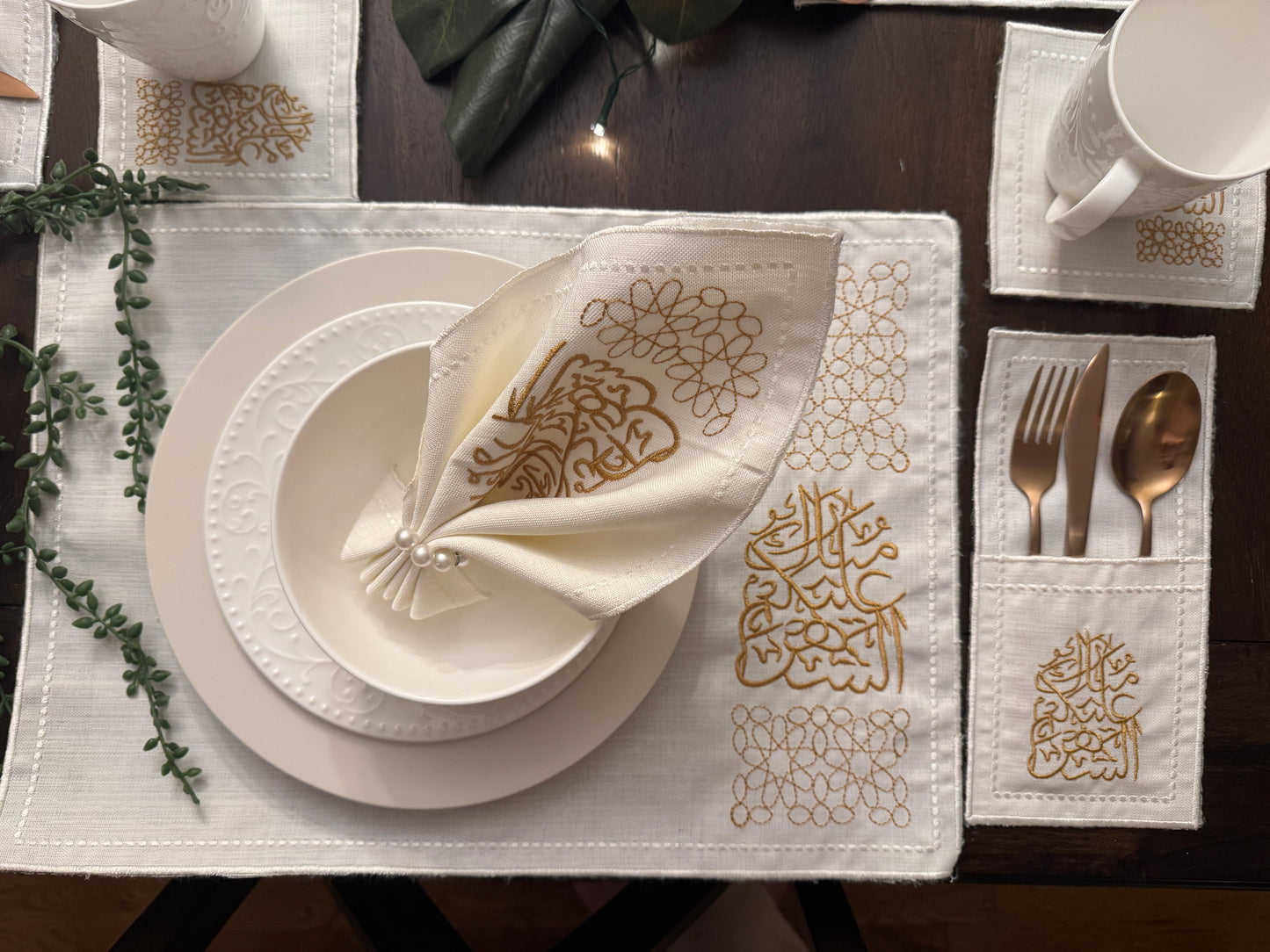 طقم مفارش الشهر المبارك - تطريز حريري ذهبي (30 قطعة)