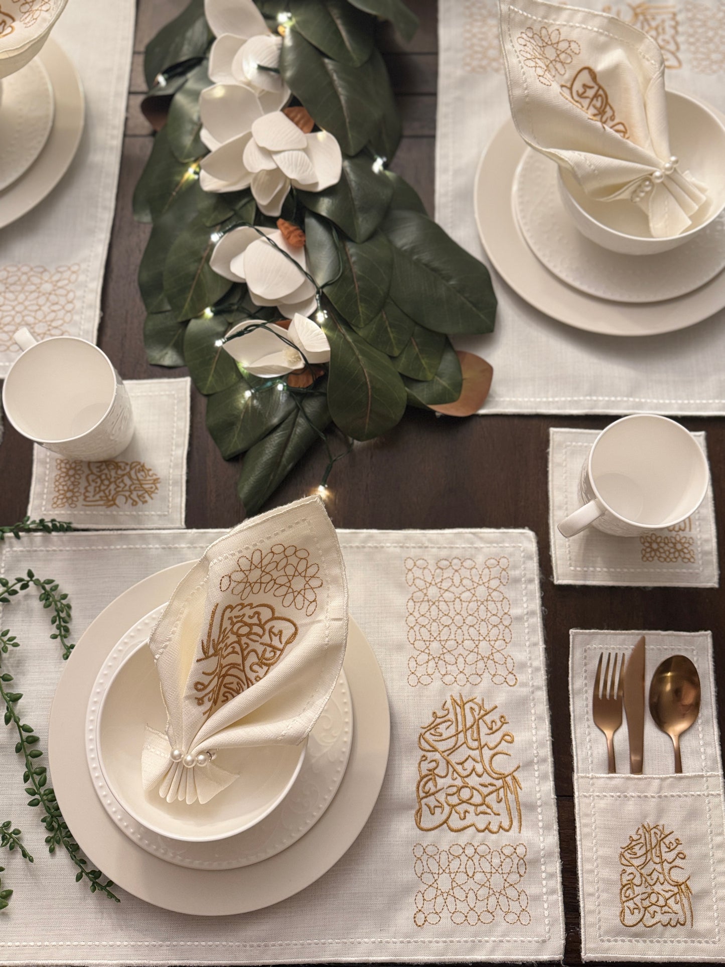 طقم مفارش الشهر المبارك - تطريز حريري ذهبي (30 قطعة)