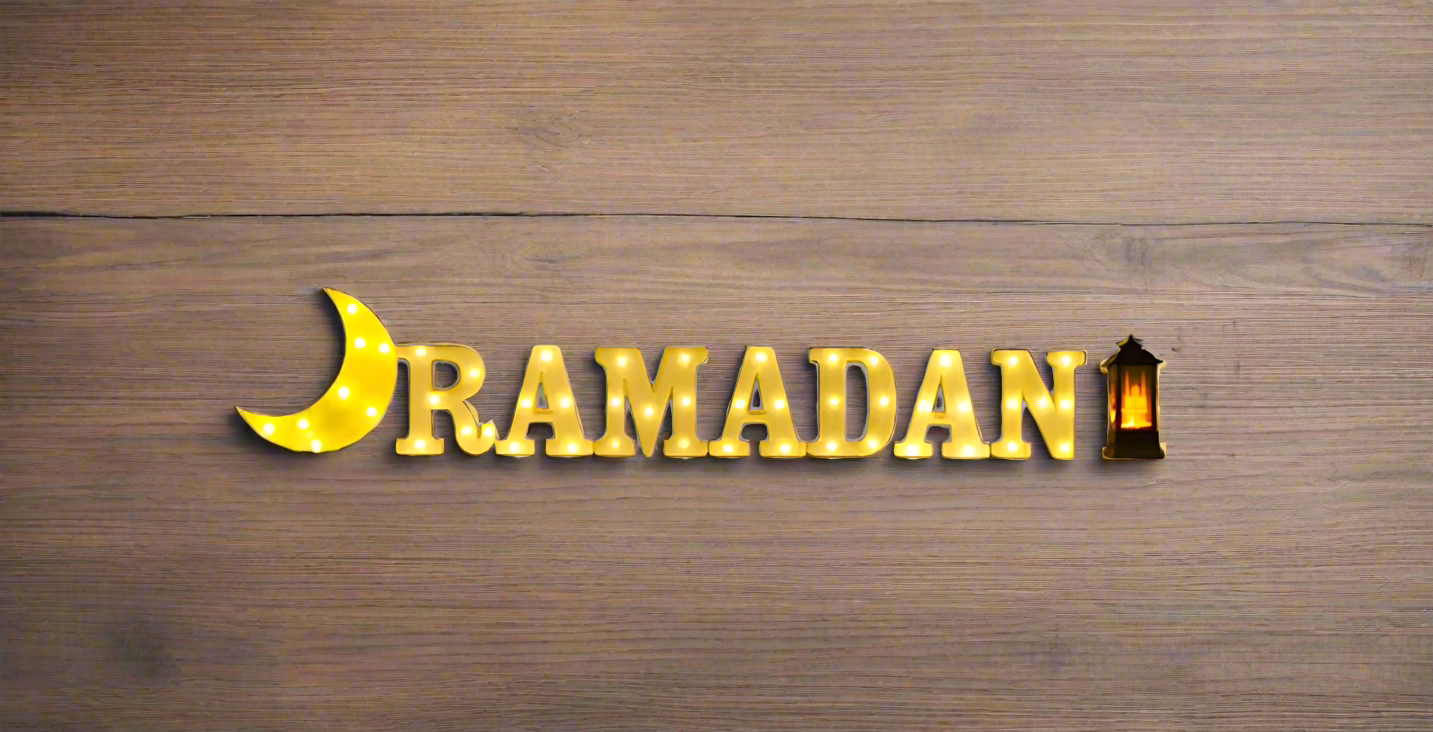 مجموعة الحروف المضيئة لرمضان مع هلال وفانوس