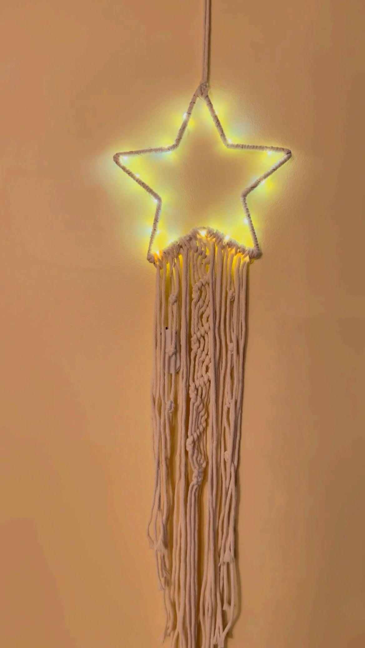 مكرمية بأضواء ليد