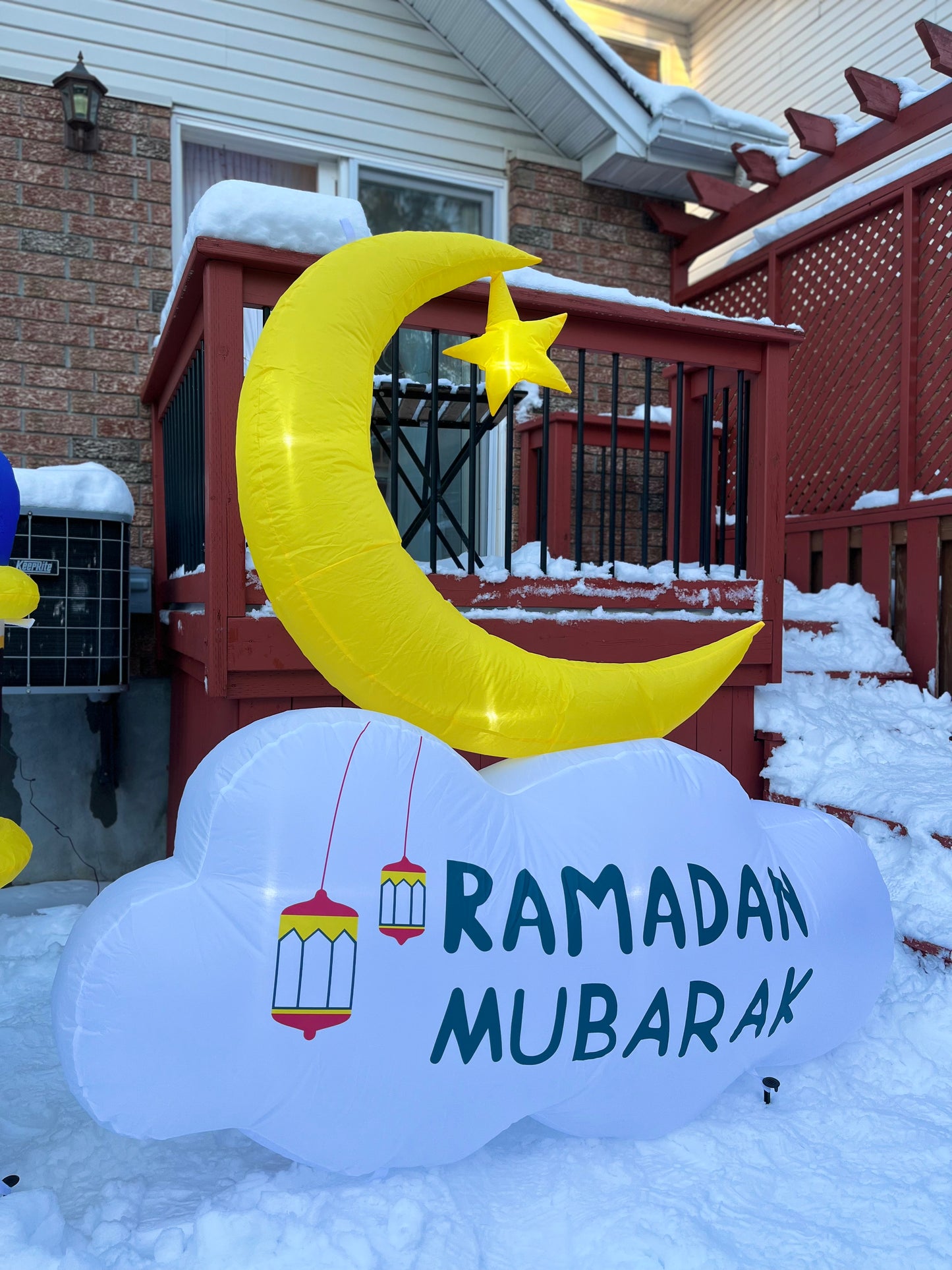 مجسم الهلال القابل للنفخ