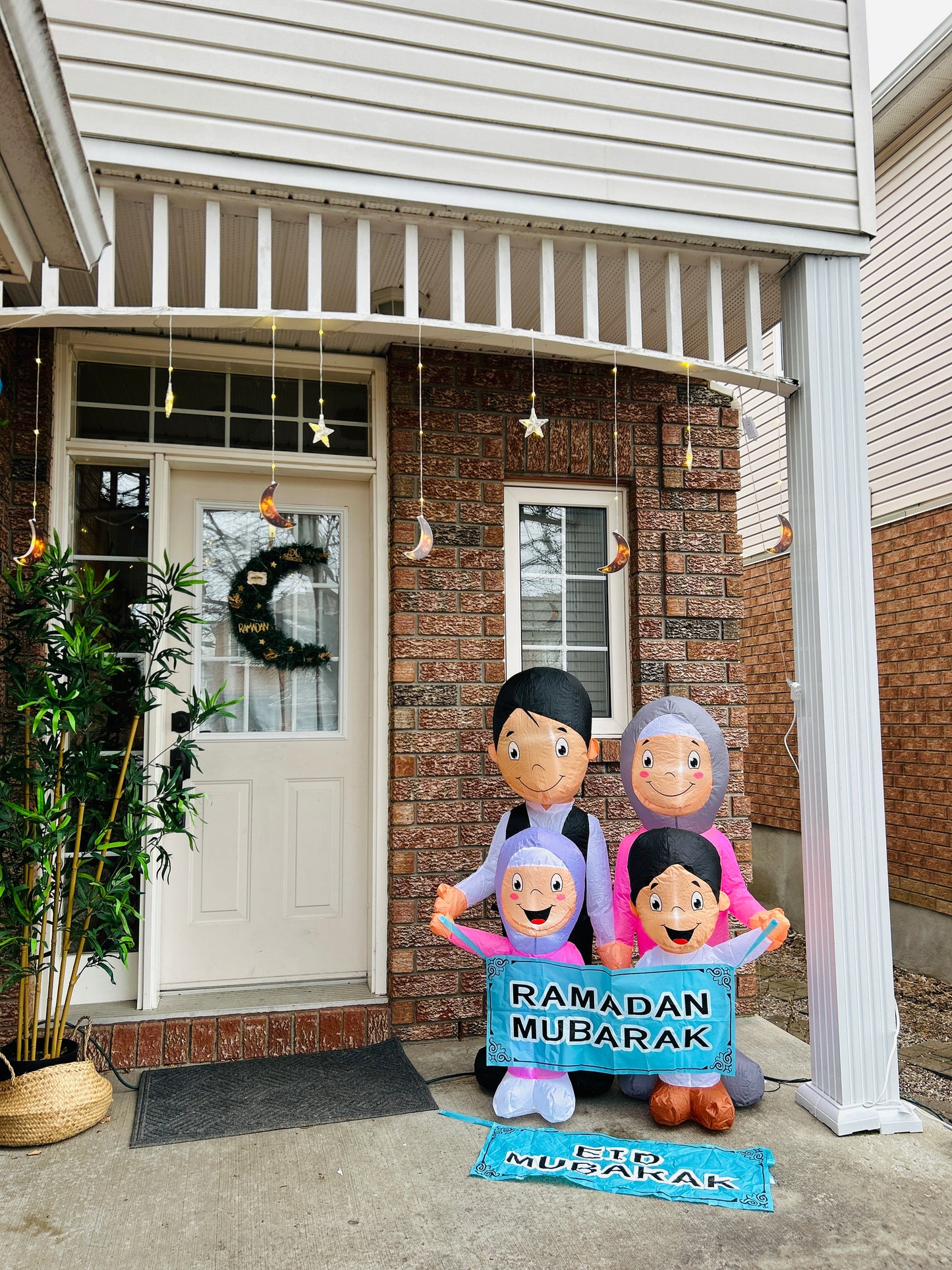 Muslim Family Inflatable - Two Signs for Ramadan and Eid