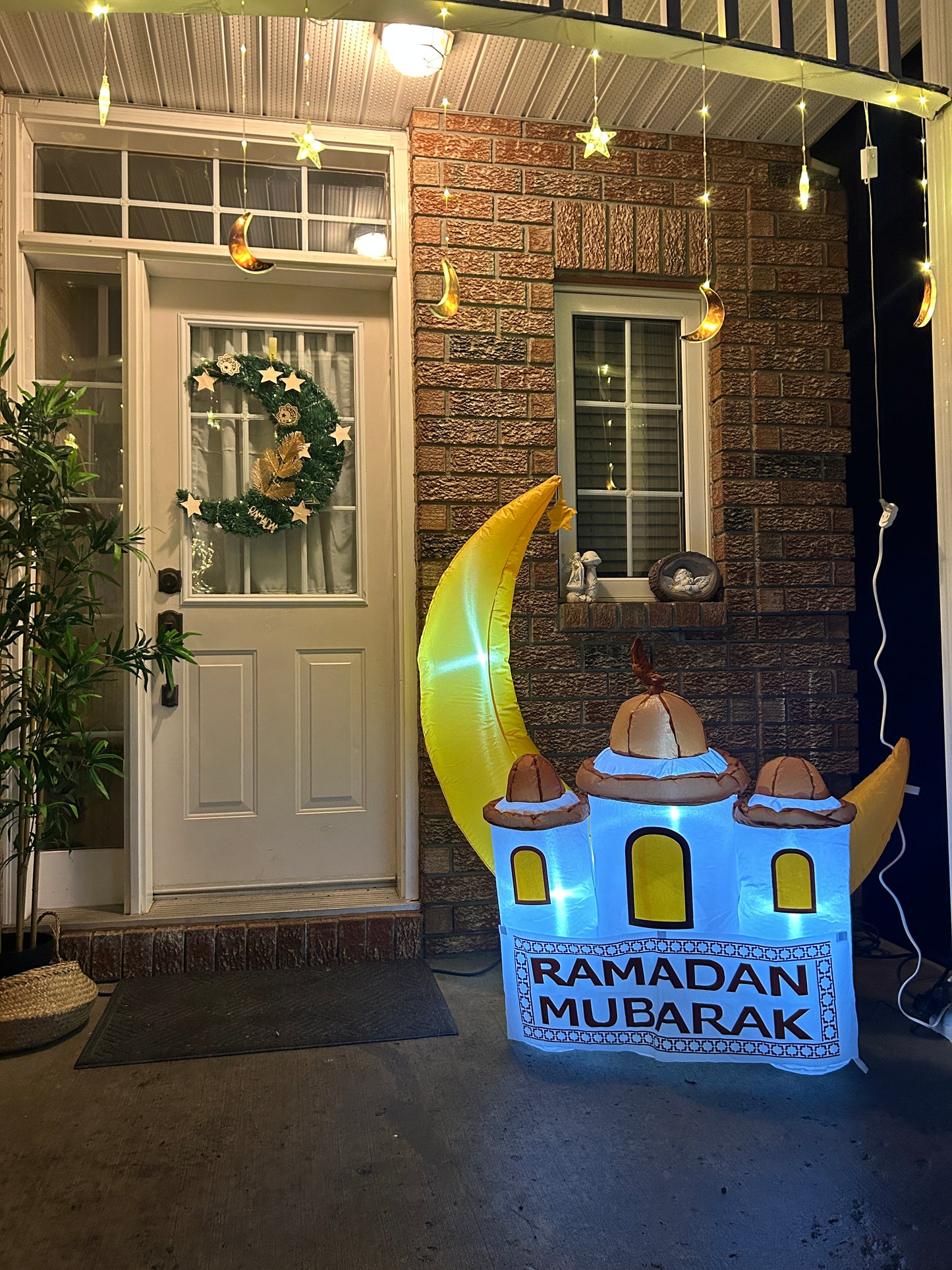 Crescent and Mosque Inflatable - Two Signs for Ramadan and Eid